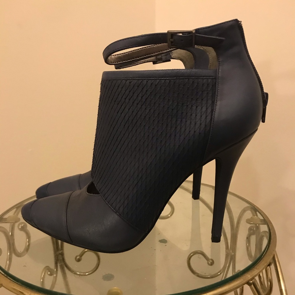 SALE‼️Blue Sassy Ankle Boot